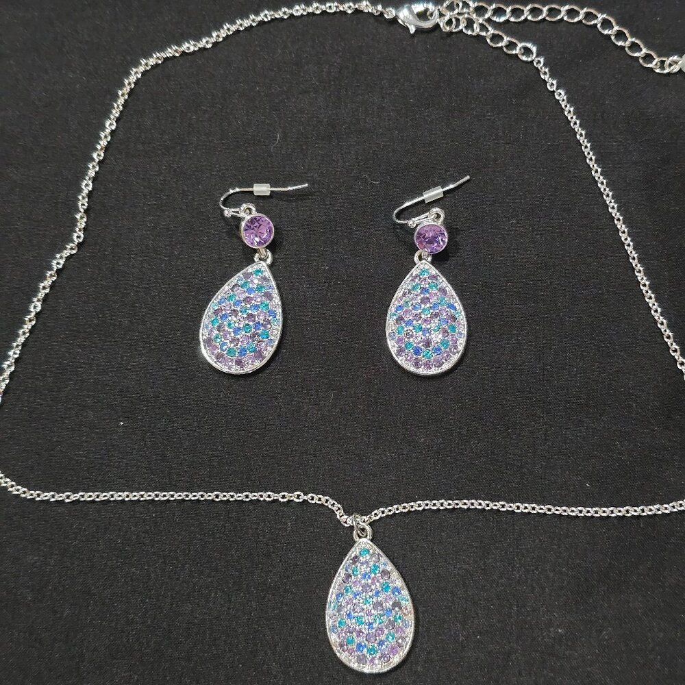 AVON Necklace and Earrings Set